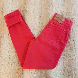 Vintage 80/90s pink Levi’s mom jeans! 💗